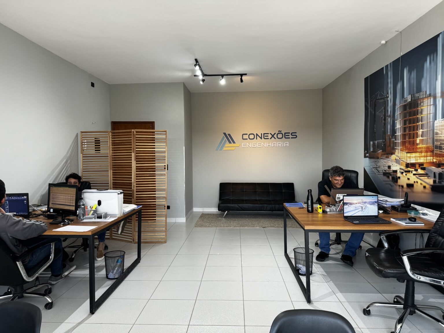 Equipe da Conexões Engenharia no escritório em Atibaia